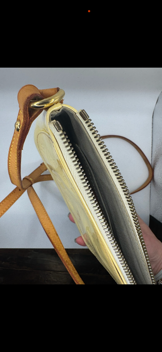 Louis Vuitton Authentic Vernis Perle Minna Street Vachetta Leather Crossbody Bag Purse