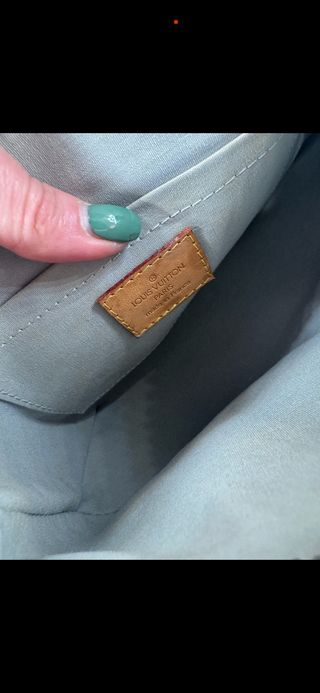 Louis Vuitton Authentic Vernis Perle Minna Street Vachetta Leather Crossbody Bag Purse