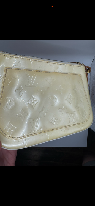 Louis Vuitton Authentic Vernis Perle Minna Street Vachetta Leather Crossbody Bag Purse