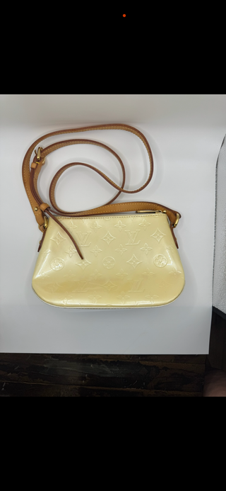 Louis Vuitton Authentic Vernis Perle Minna Street Vachetta Leather Crossbody Bag Purse