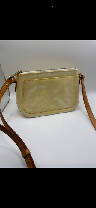 Louis Vuitton Authentic Vernis Perle Minna Street Vachetta Leather Crossbody Bag Purse