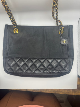 CHANEL Black Shoulder Bag