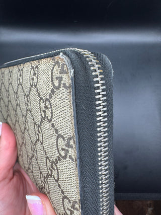 Gucci GG Supreme Tiger Zippy Wallet