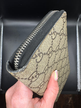 Gucci GG Supreme Tiger Zippy Wallet