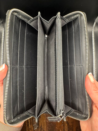 Gucci GG Supreme Tiger Zippy Wallet