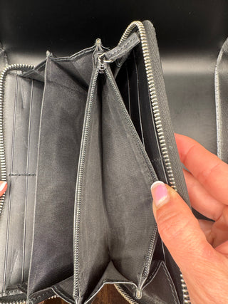 Gucci GG Supreme Tiger Zippy Wallet